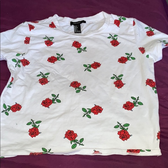 A crop top - Picture 1 of 3